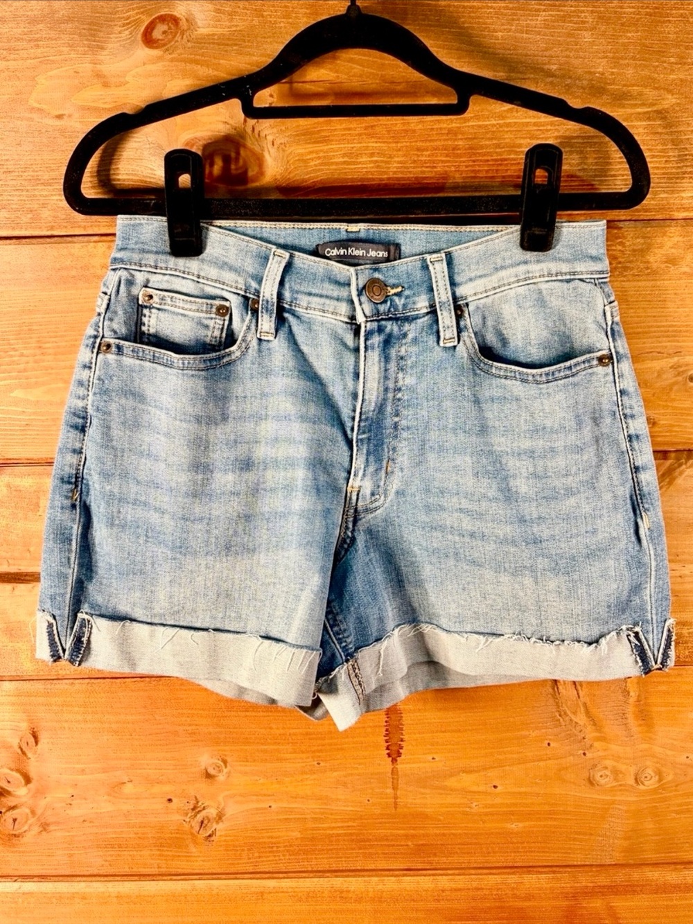 Calvin Klein Jeans Light Wash Rolled-Hem Denim Jean Shorts Size 26 💕🌸